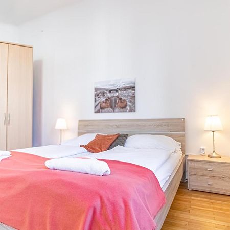 Simple Apartment Near Wiener Stadthalle Kültér fotó