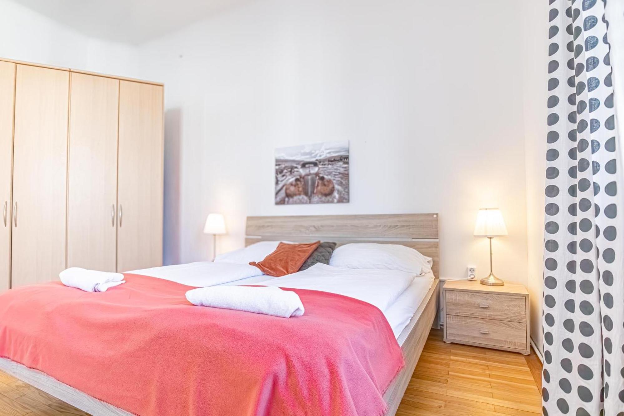 Simple Apartment Near Wiener Stadthalle Kültér fotó