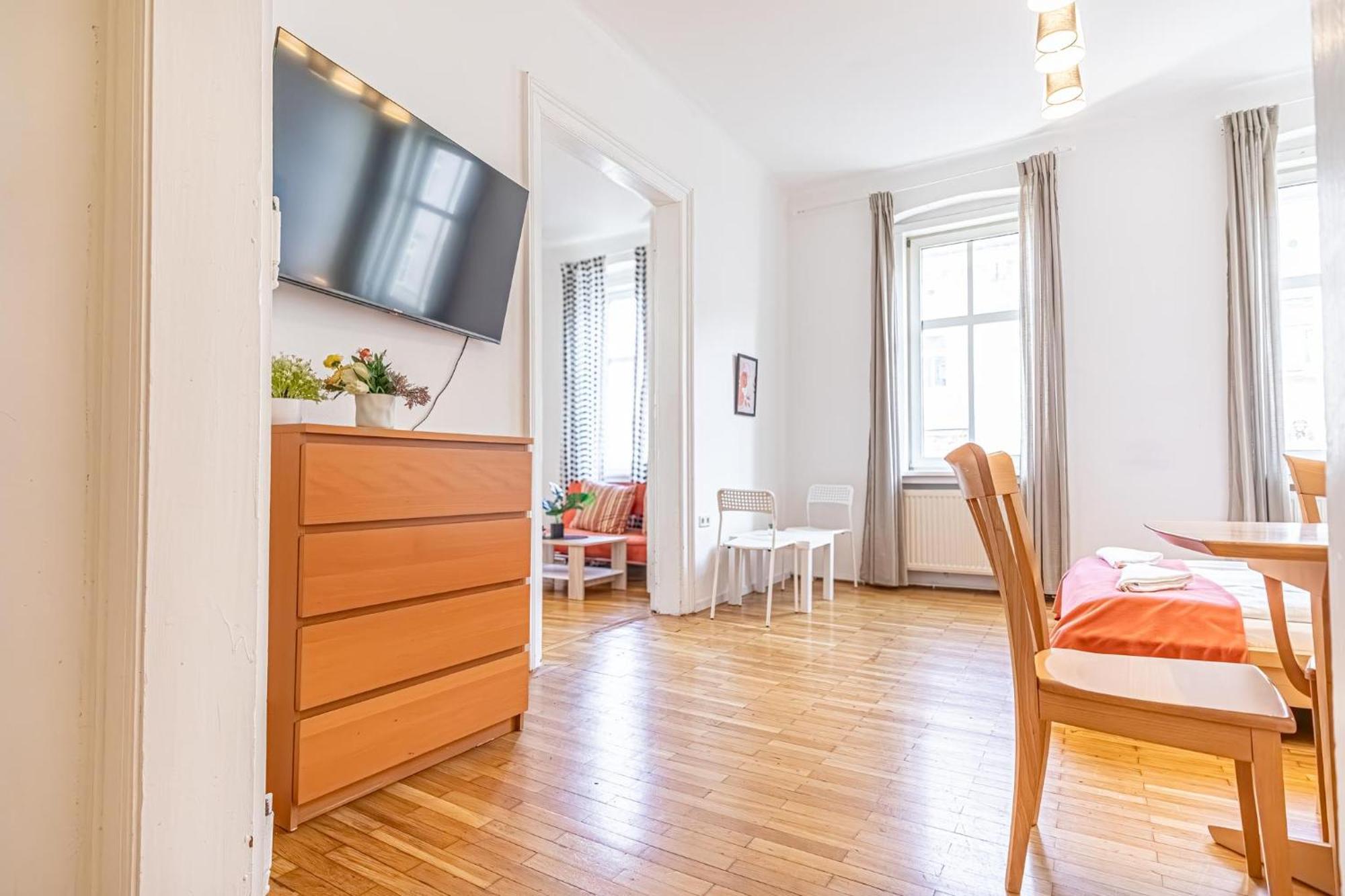 Simple Apartment Near Wiener Stadthalle Kültér fotó