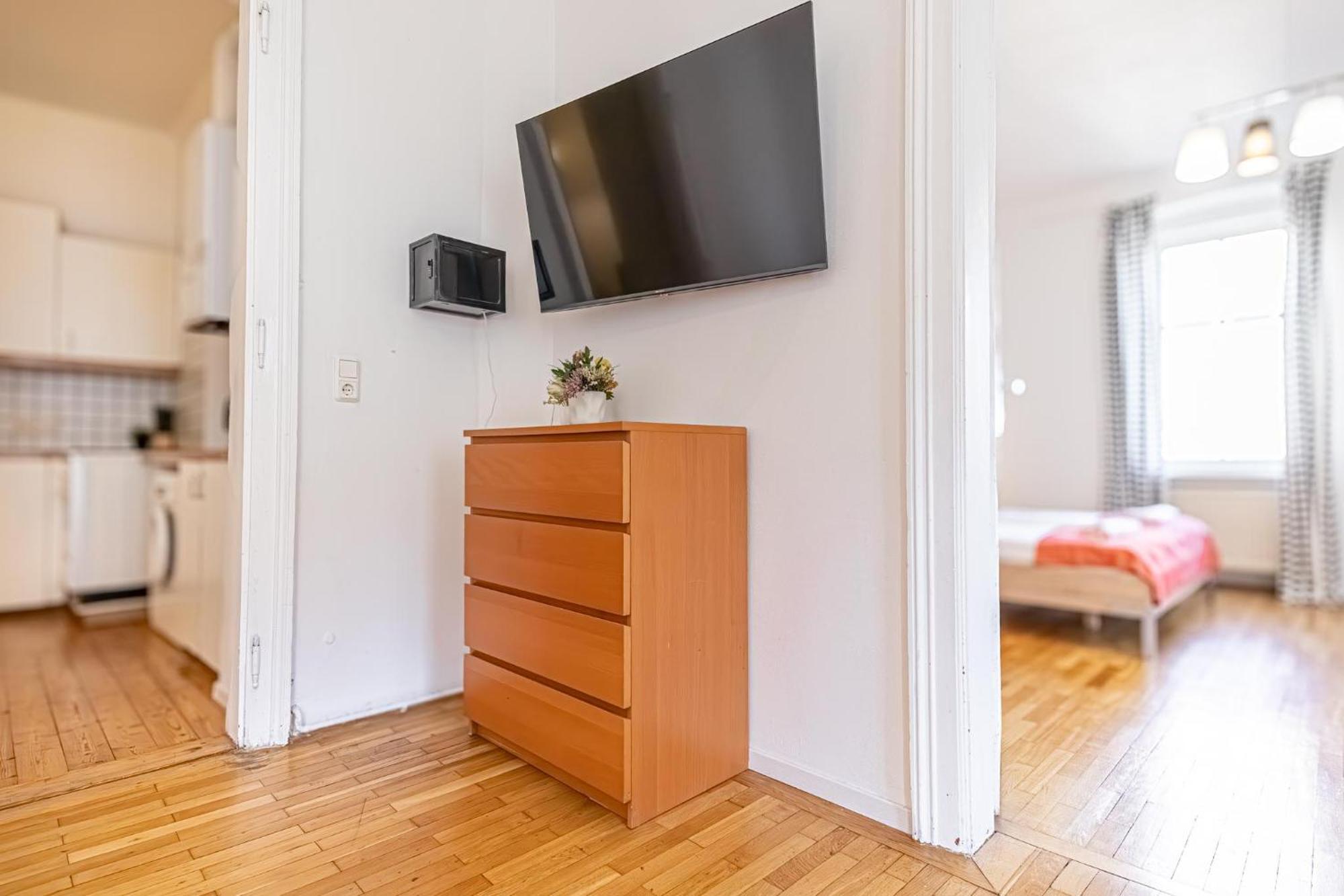 Simple Apartment Near Wiener Stadthalle Kültér fotó