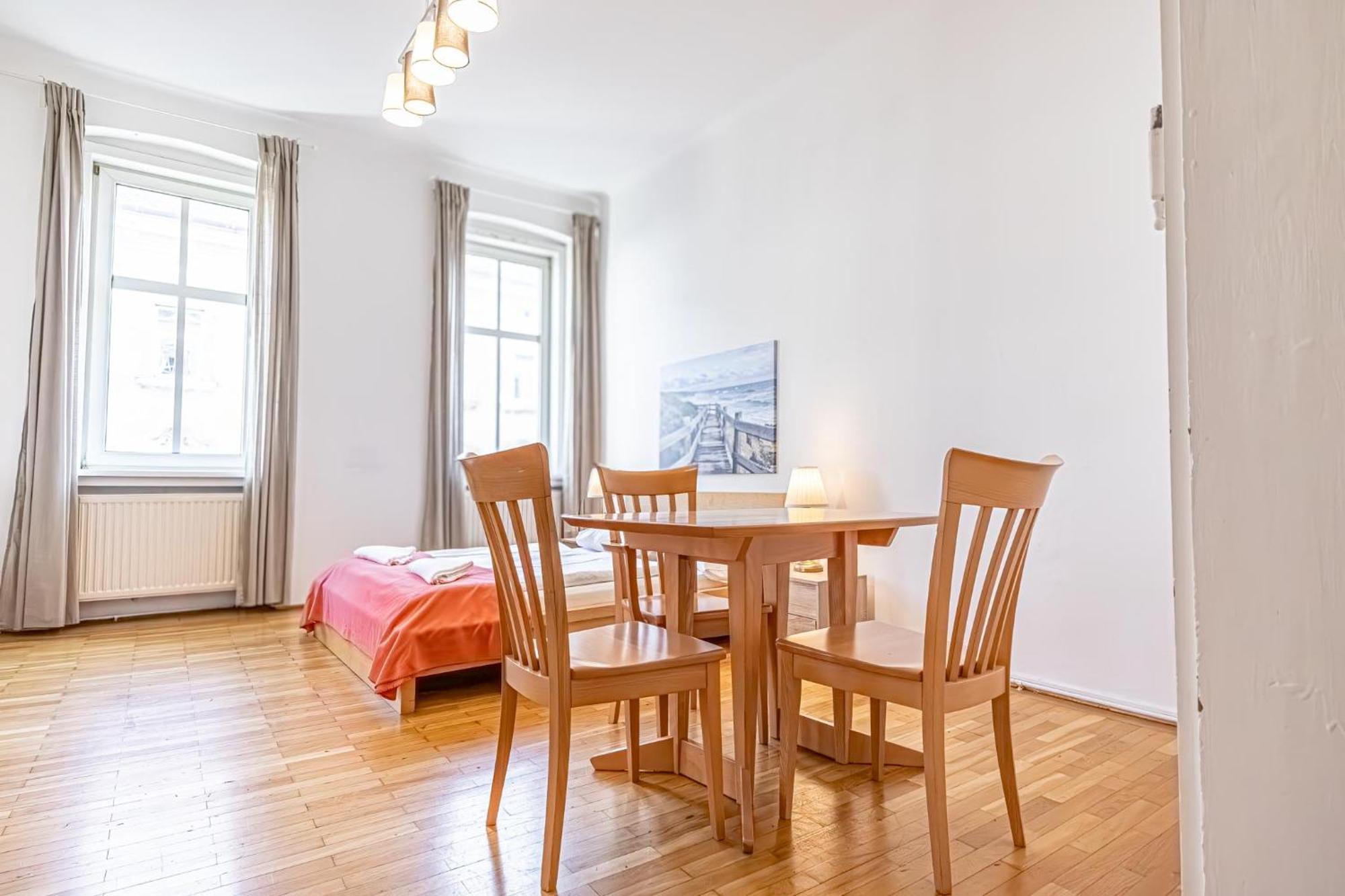 Simple Apartment Near Wiener Stadthalle Kültér fotó
