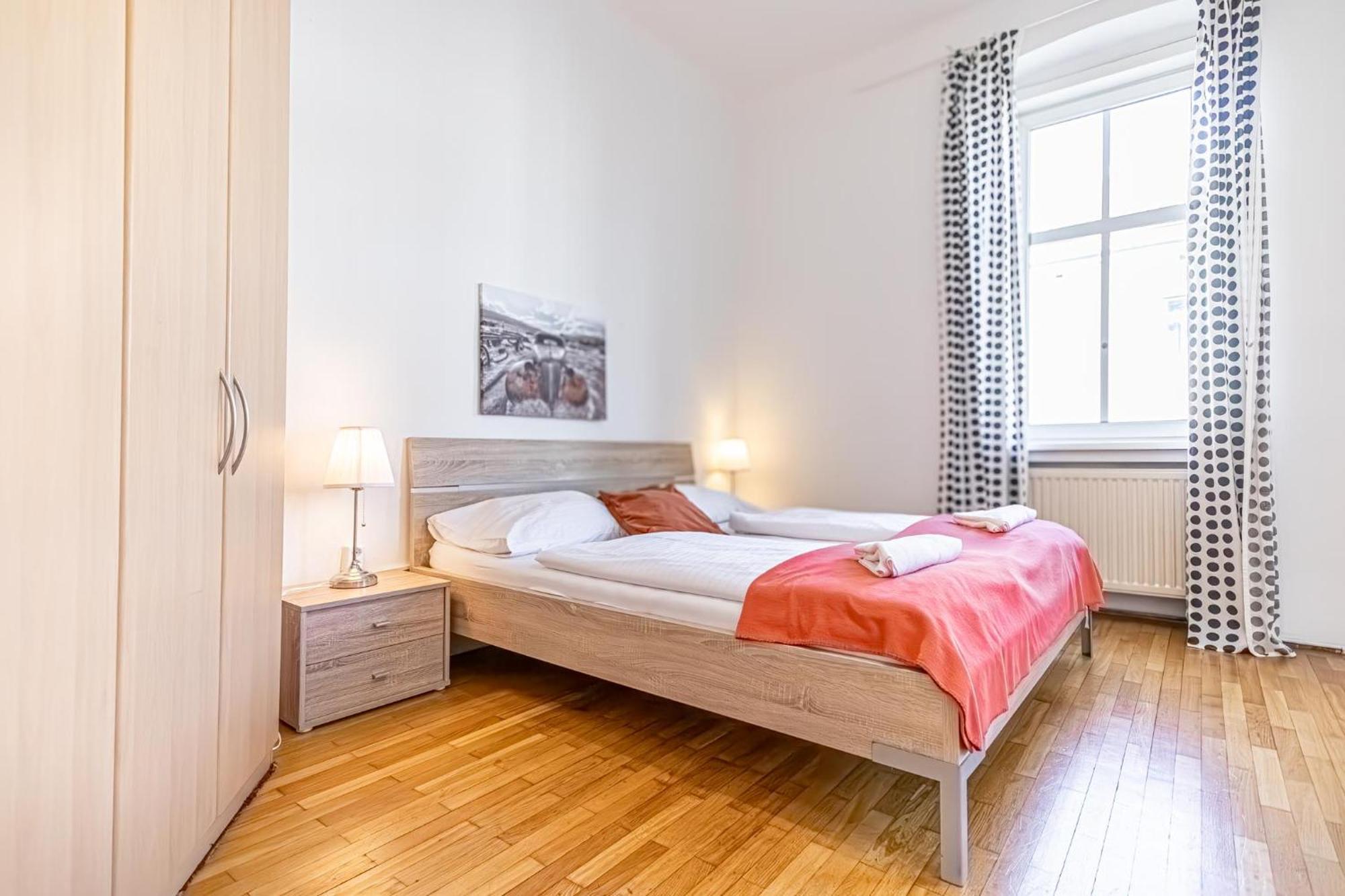 Simple Apartment Near Wiener Stadthalle Kültér fotó