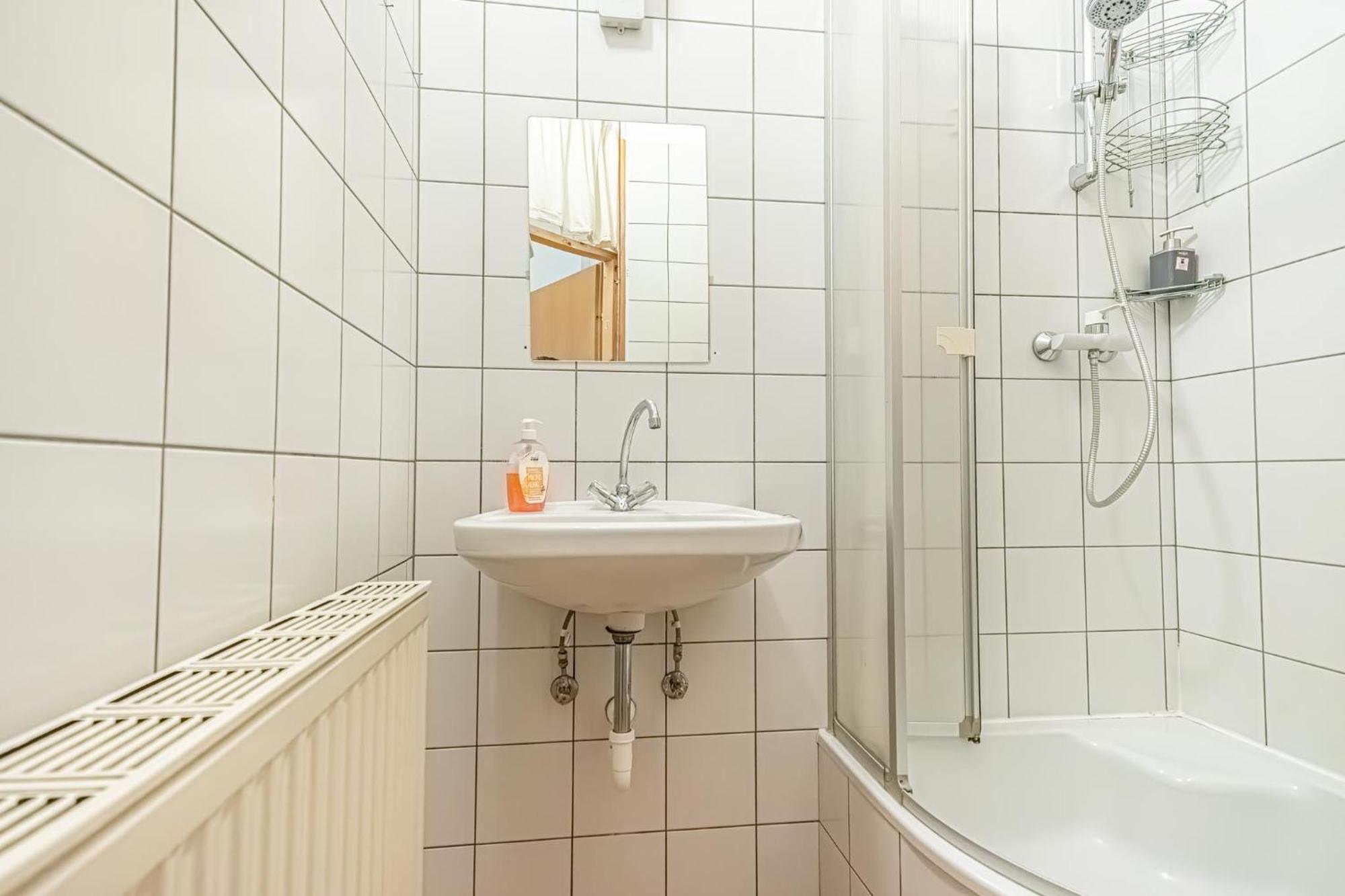 Simple Apartment Near Wiener Stadthalle Kültér fotó