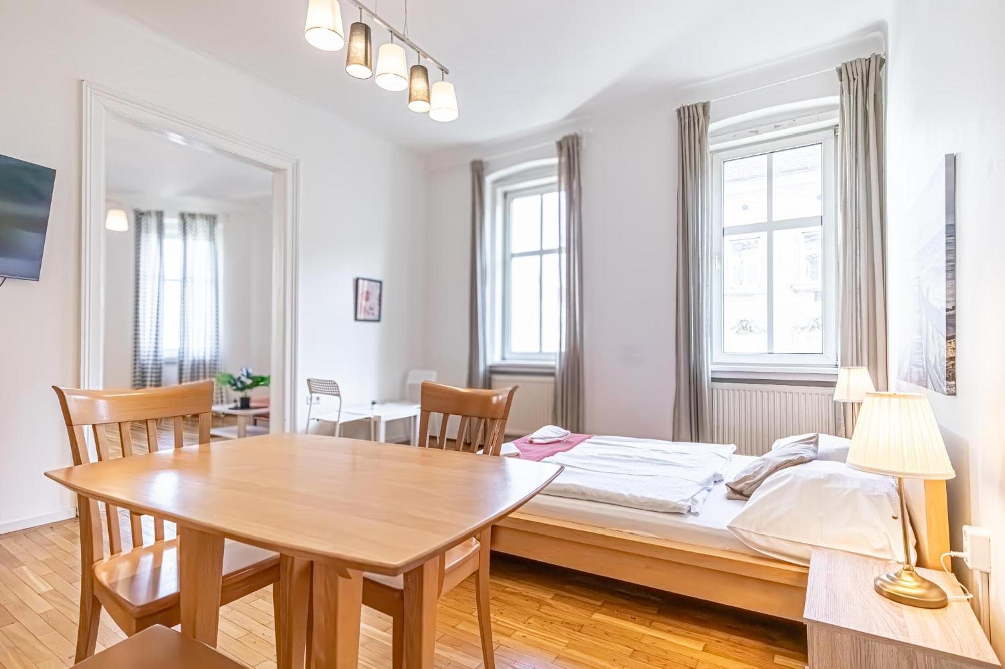 Simple Apartment Near Wiener Stadthalle Kültér fotó