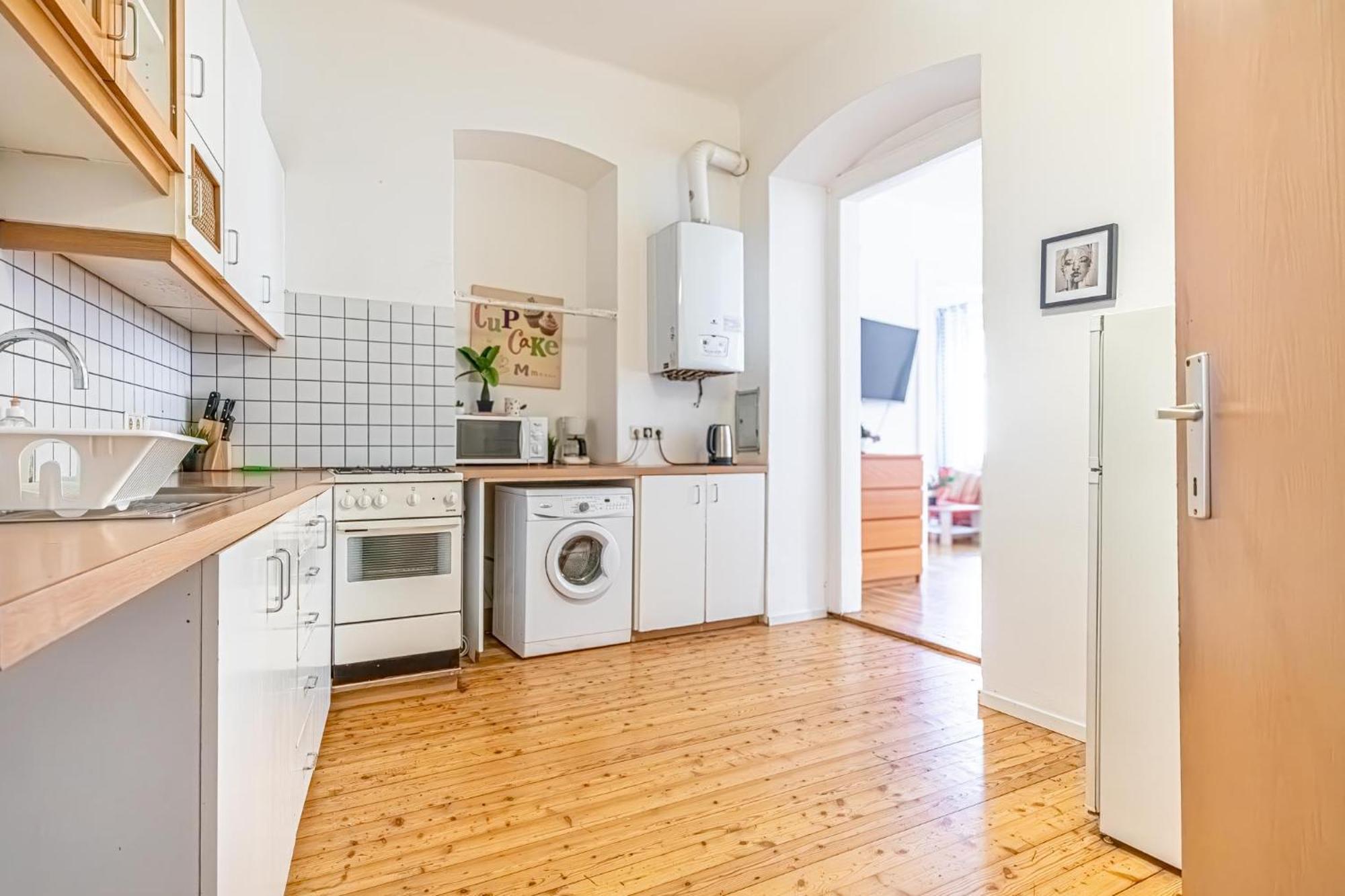 Simple Apartment Near Wiener Stadthalle Kültér fotó