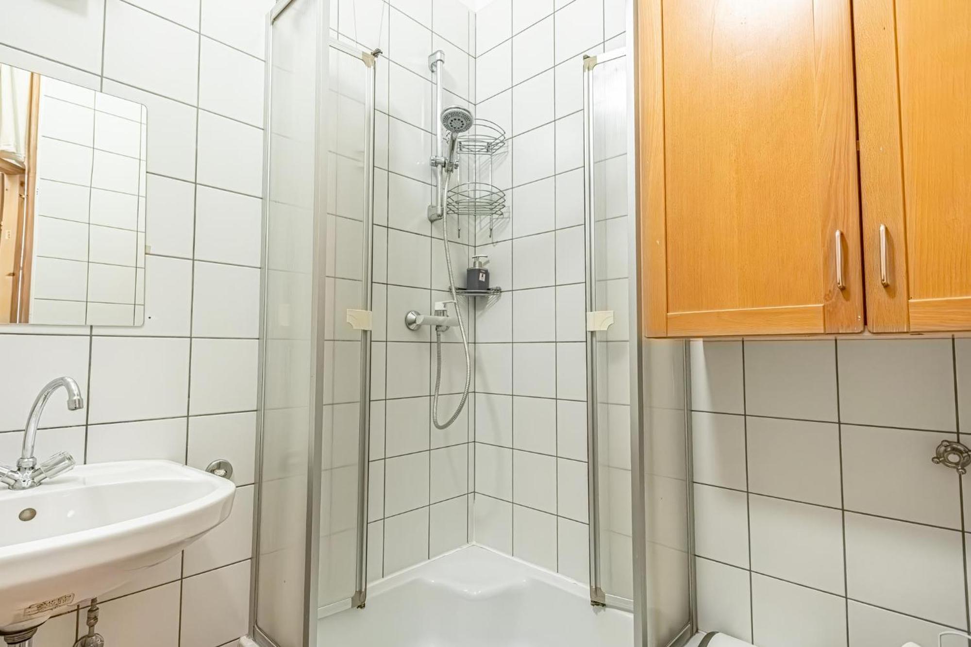 Simple Apartment Near Wiener Stadthalle Kültér fotó