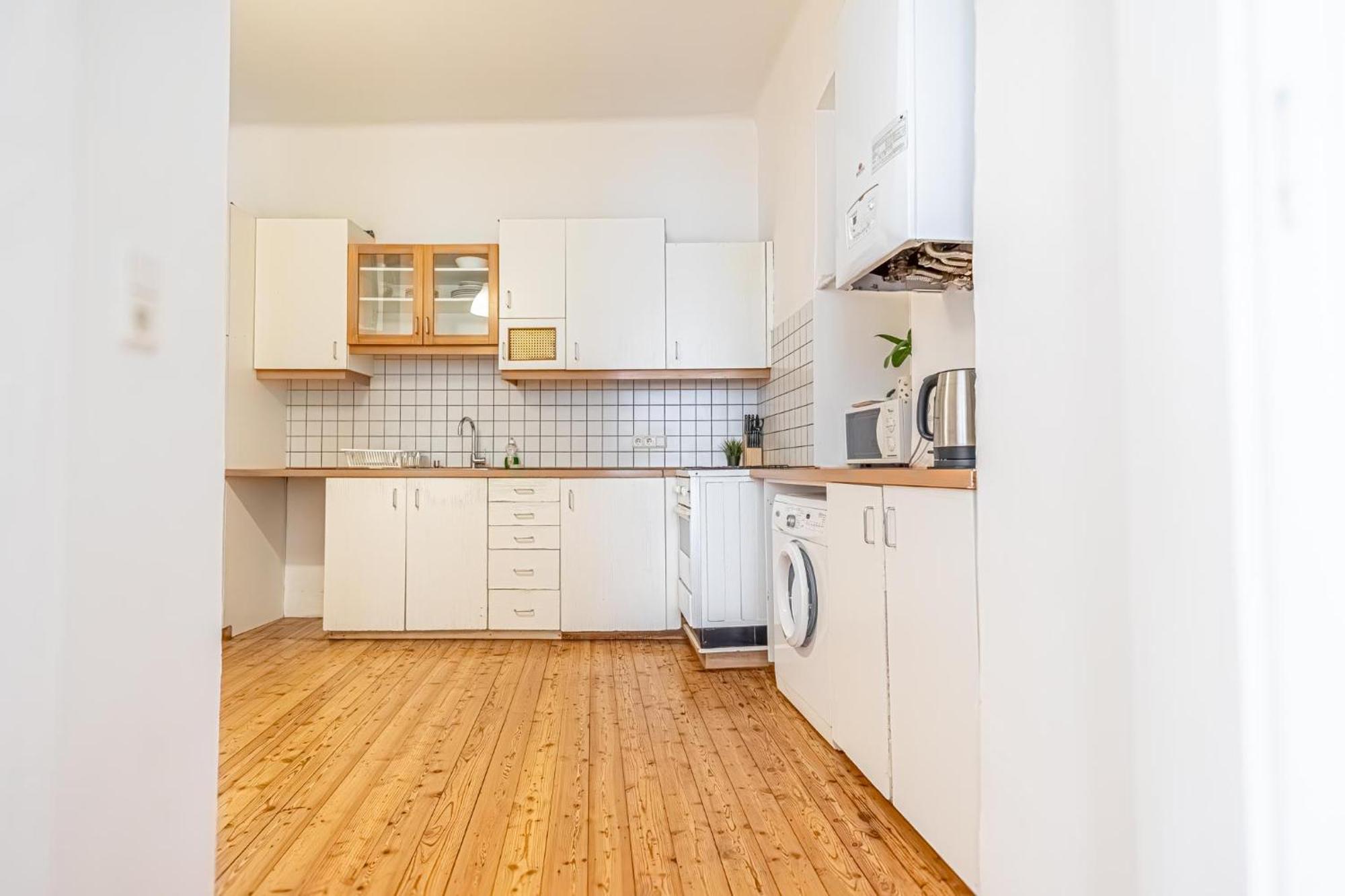 Simple Apartment Near Wiener Stadthalle Kültér fotó