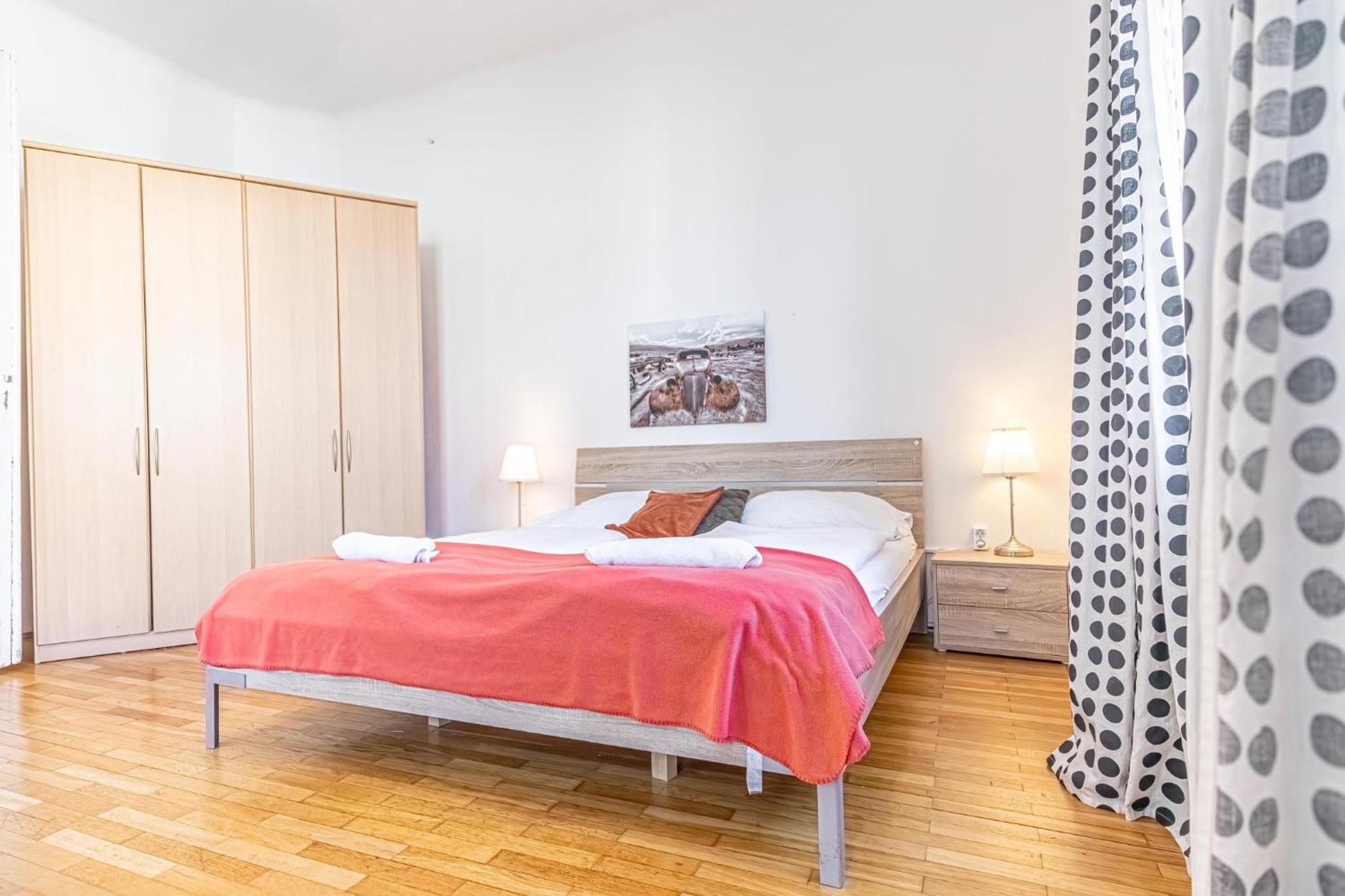 Simple Apartment Near Wiener Stadthalle Kültér fotó