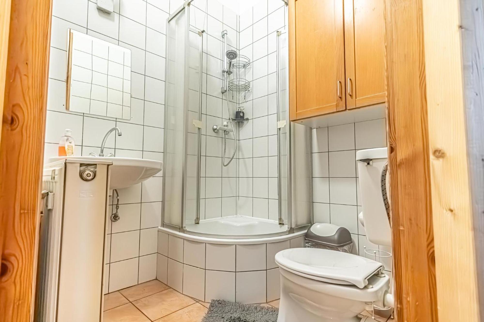 Simple Apartment Near Wiener Stadthalle Kültér fotó
